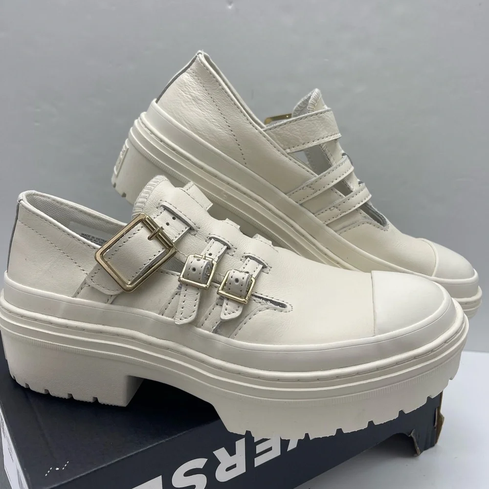 Converse • Wmns Chuck Taylor All Star Lugged Heel Mary Jane Platforms - Picture 9 of 16